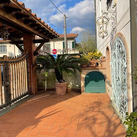Raffinato Bilocale A Lido Di Camaiore Vicino Al Mare Luaran gambar