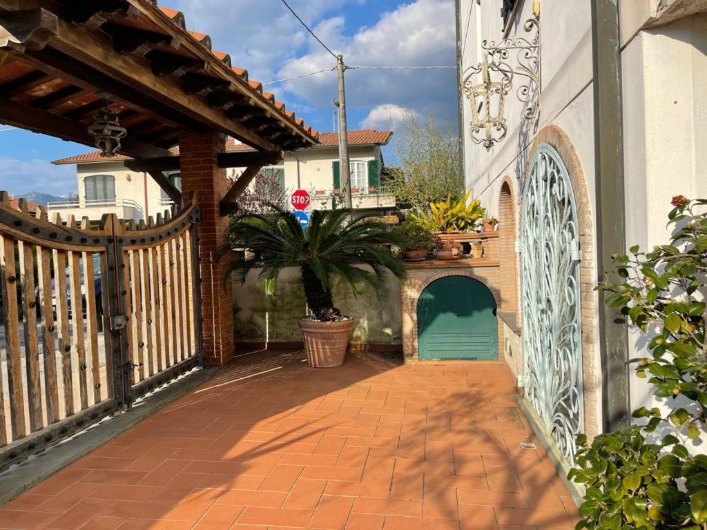 Raffinato Bilocale A Lido Di Camaiore Vicino Al Mare Luaran gambar