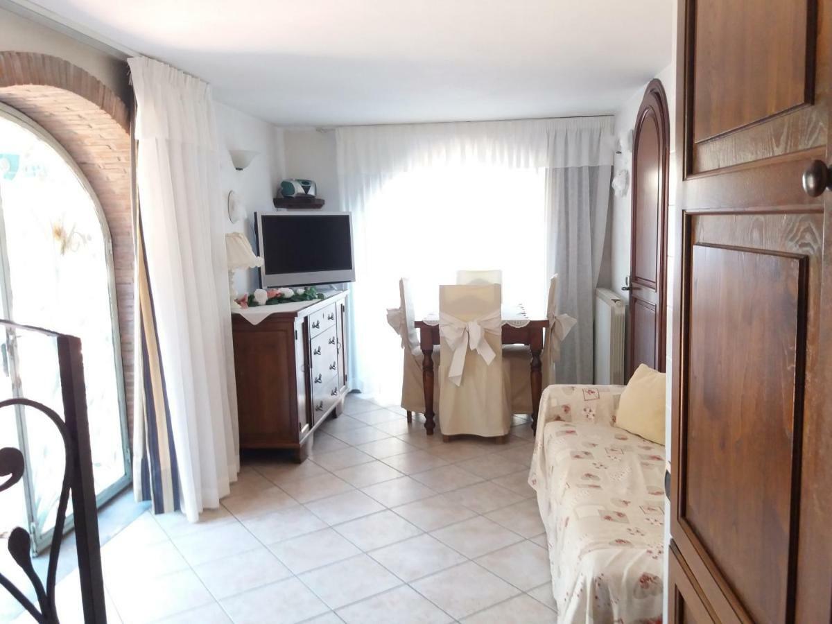 Raffinato Bilocale A Lido Di Camaiore Vicino Al Mare Luaran gambar